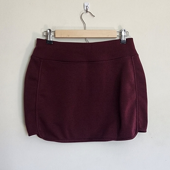 Athleta Tech Stretch Wander Skirt in Maroon size Small Petites - Picture 1 of 5